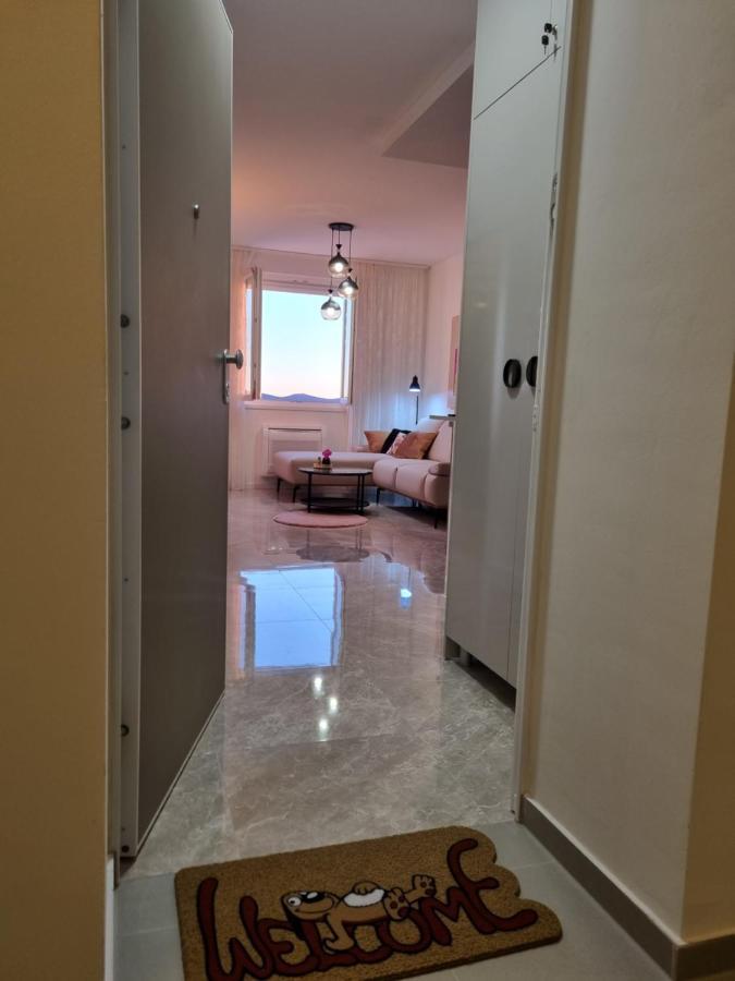 Apartment "50 Shades" With Balcony And Free Parking In The Garage ザダル エクステリア 写真