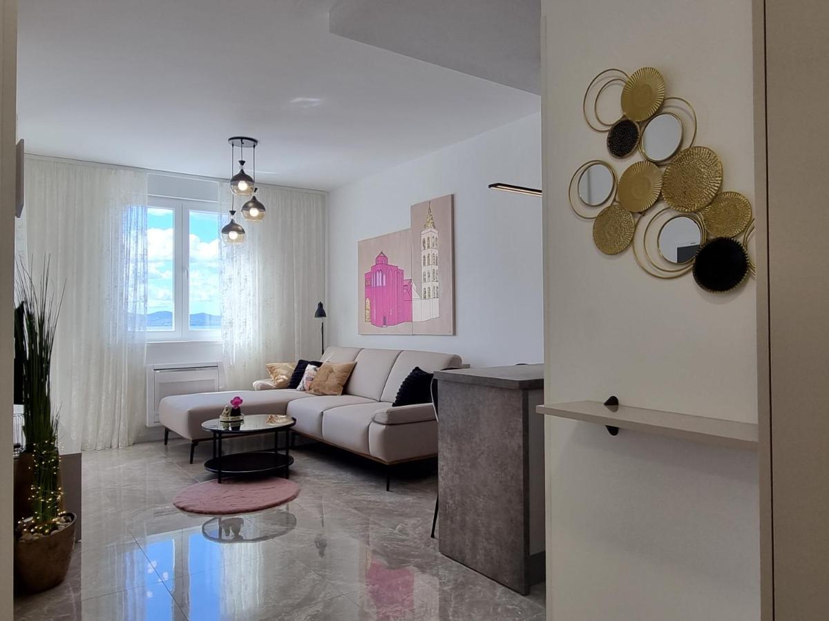 Apartment "50 Shades" With Balcony And Free Parking In The Garage ザダル エクステリア 写真