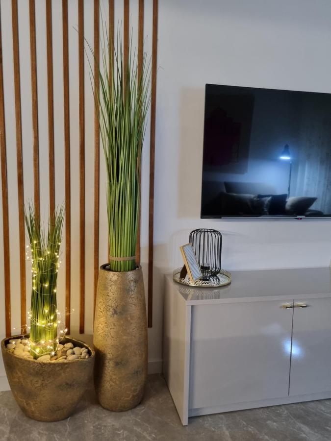 Apartment "50 Shades" With Balcony And Free Parking In The Garage ザダル エクステリア 写真