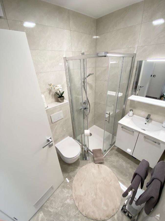 Apartment "50 Shades" With Balcony And Free Parking In The Garage ザダル エクステリア 写真