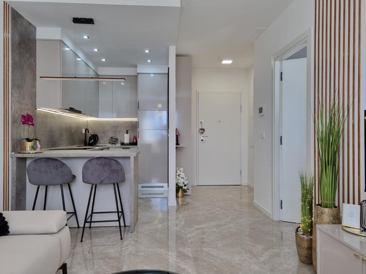 Apartment "50 Shades" With Balcony And Free Parking In The Garage ザダル エクステリア 写真