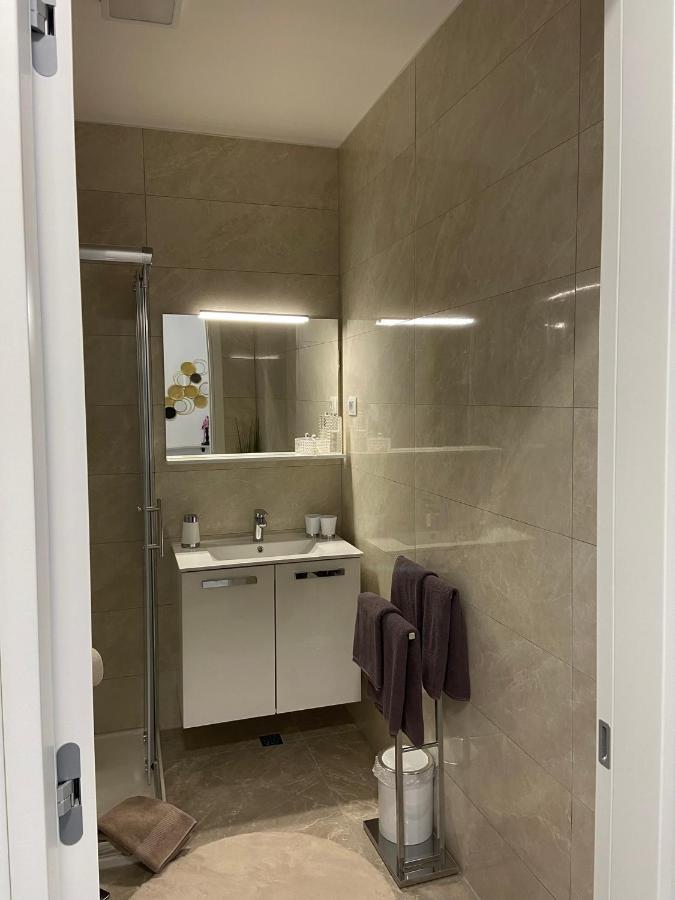 Apartment "50 Shades" With Balcony And Free Parking In The Garage ザダル エクステリア 写真