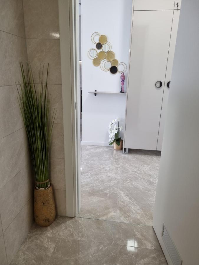 Apartment "50 Shades" With Balcony And Free Parking In The Garage ザダル エクステリア 写真