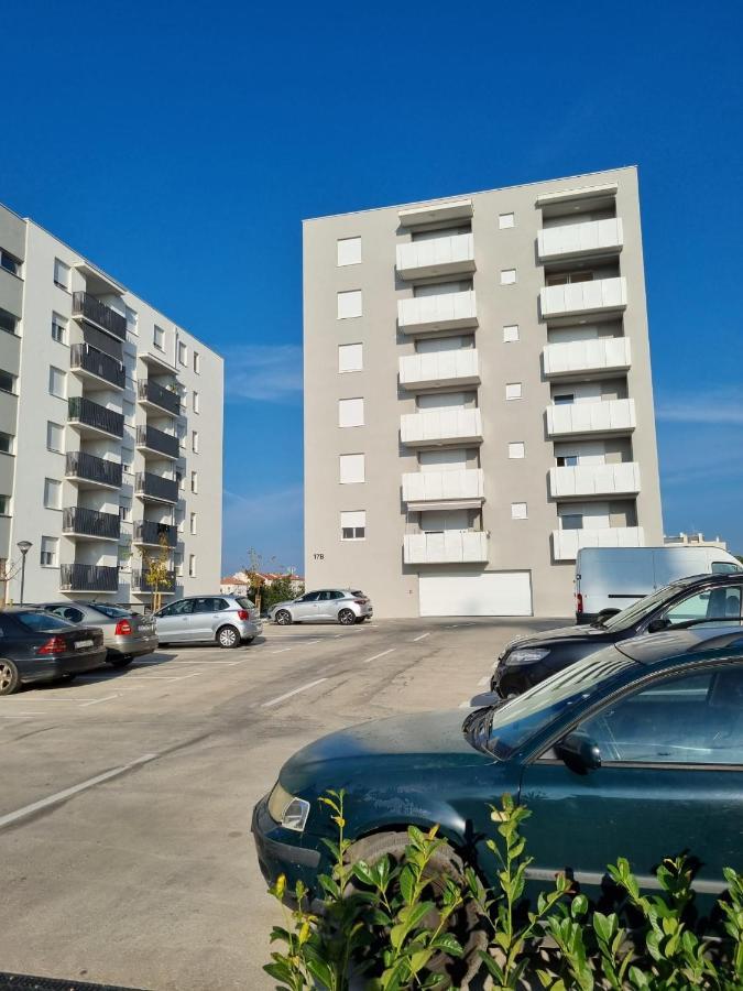Apartment "50 Shades" With Balcony And Free Parking In The Garage ザダル エクステリア 写真